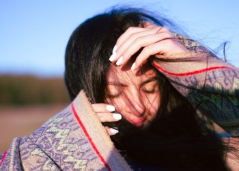 a person with the head in the hands